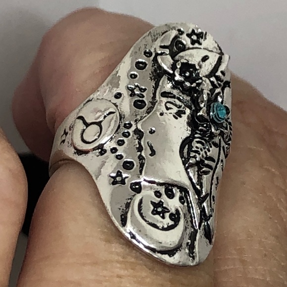 925 Woman’s Profile Sterling Silver Ring - Picture 8 of 10